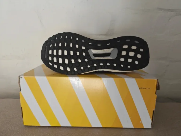 Adidas Ultraboost 2.0 bike usato — immagine 4 di 6