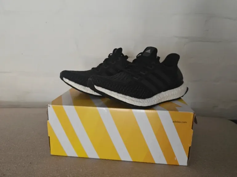 Adidas Ultraboost 2.0 bike usato — immagine 2 di 6