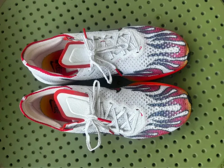 Used Nike ZoomX Vaporfly Next% 3 bike — image 3 of 8