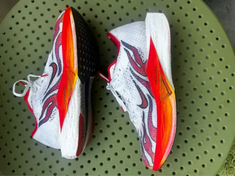Used Nike ZoomX Vaporfly Next% 3 bike — image 2 of 8