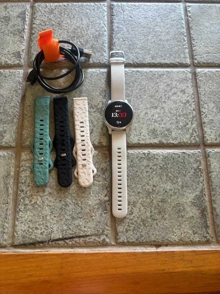 Used Garmin Venu 2S bike — image 10 of 10