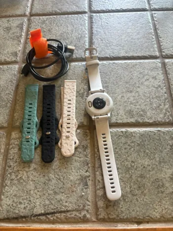 Used Garmin Venu 2S bike — image 4 of 10