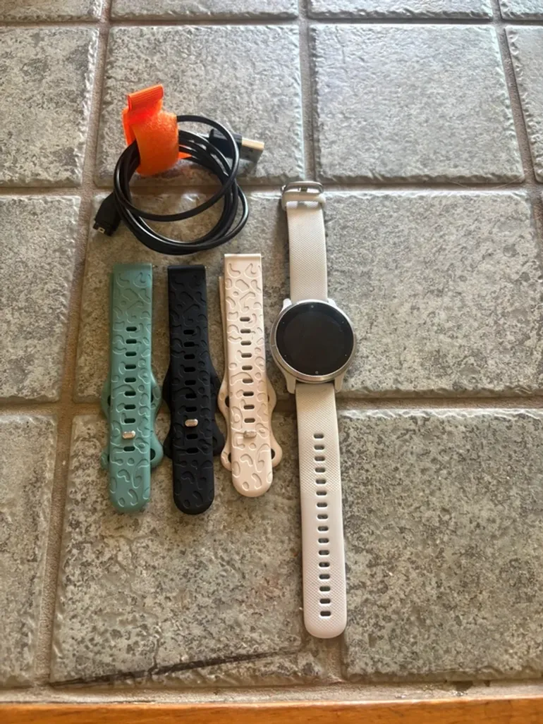 Used Garmin Venu 2S bike — image 2 of 10