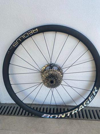 Bontrager Carbon Wheelset 2025 bike usato — immagine 2 di 2