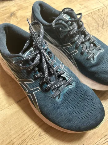 Used Asics pure gel Running Shoes