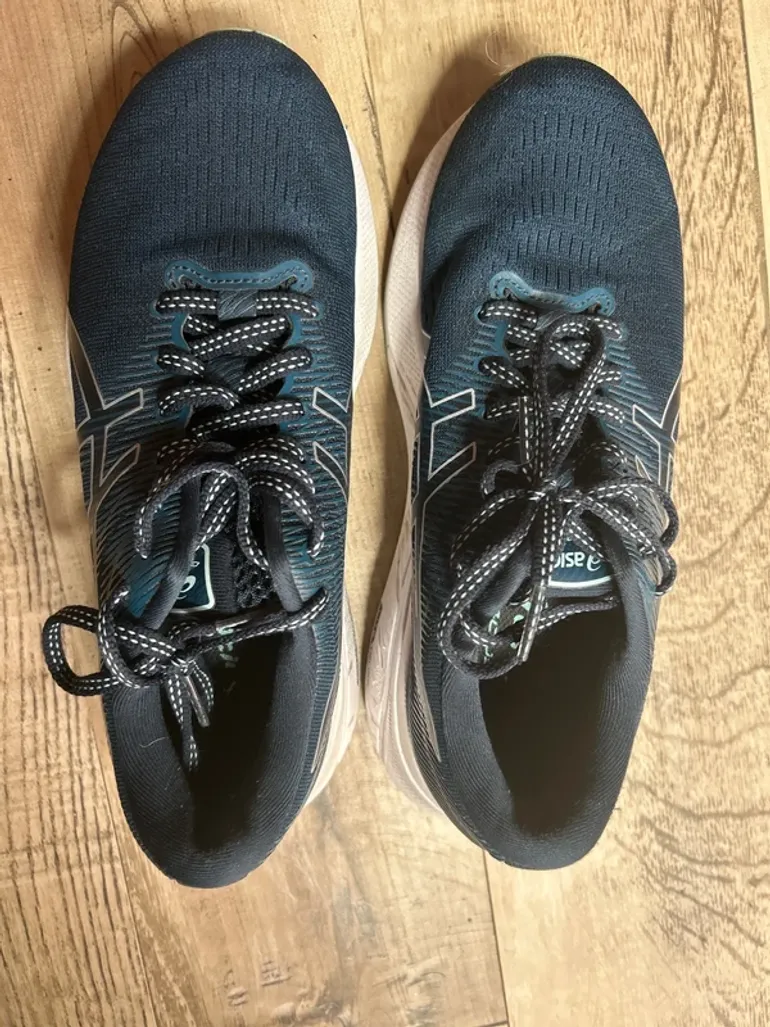 Used Asics pure gel bike — image 2 of 5