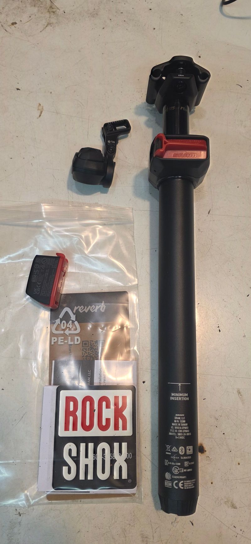 Käytetty Rock Shox Reverb AXS 2026 Saddles & Seatposts