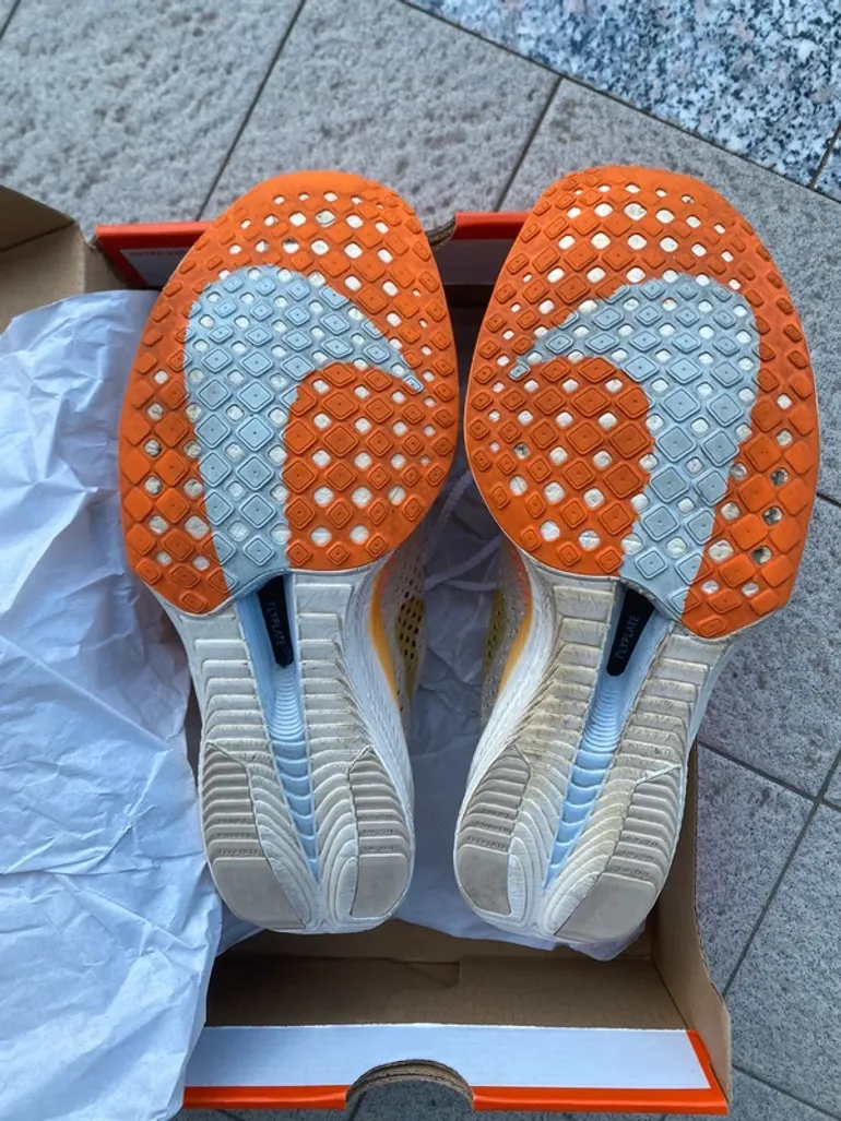 Nike ZoomX Vaporfly Next% 3 bike usato — immagine 4 di 5