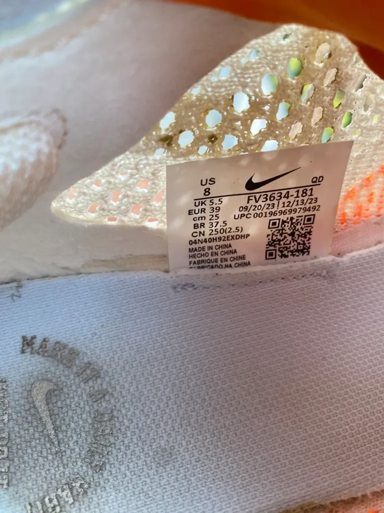 Nike ZoomX Vaporfly Next% 3 bike usato — immagine 5 di 5