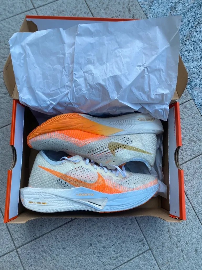 Nike ZoomX Vaporfly Next% 3 bike usato — immagine 2 di 5