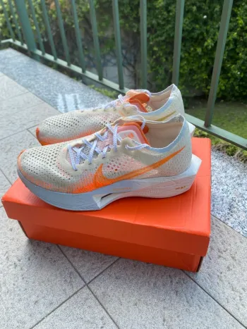 Nike ZoomX Vaporfly Next% 3 Running Shoes usato
