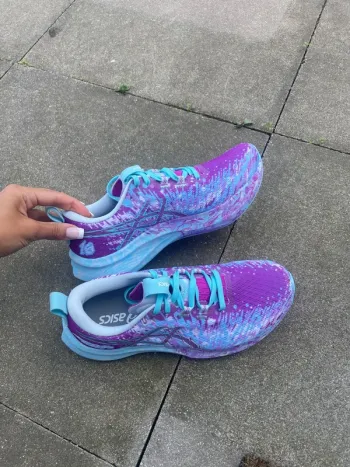 Used Bold Noosa TRI 16 Running Shoes