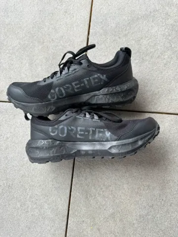 Asics Trail Laufschuh Running Shoes d'occasion