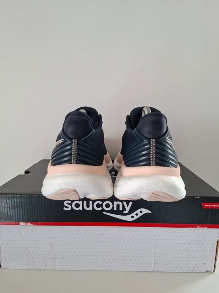 Saucony Triumph 23 bike d'occasion — image 10 sur 15