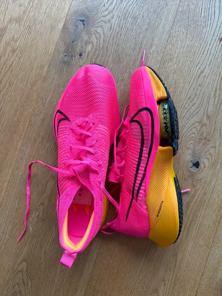 Brugt Orange Nike Schuhe bike — billede 2 af 6