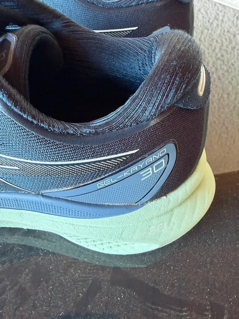 Tweedehands Asics Gel Kayano 30 bike — afbeelding 2 van 2