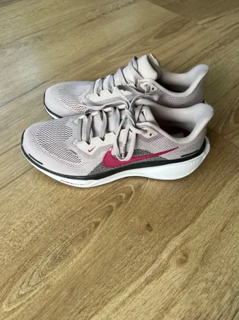 Used Pegasus 41 Running Shoes