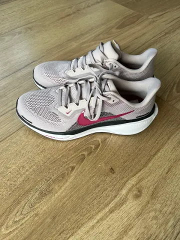 Used Pegasus 41 Running Shoes