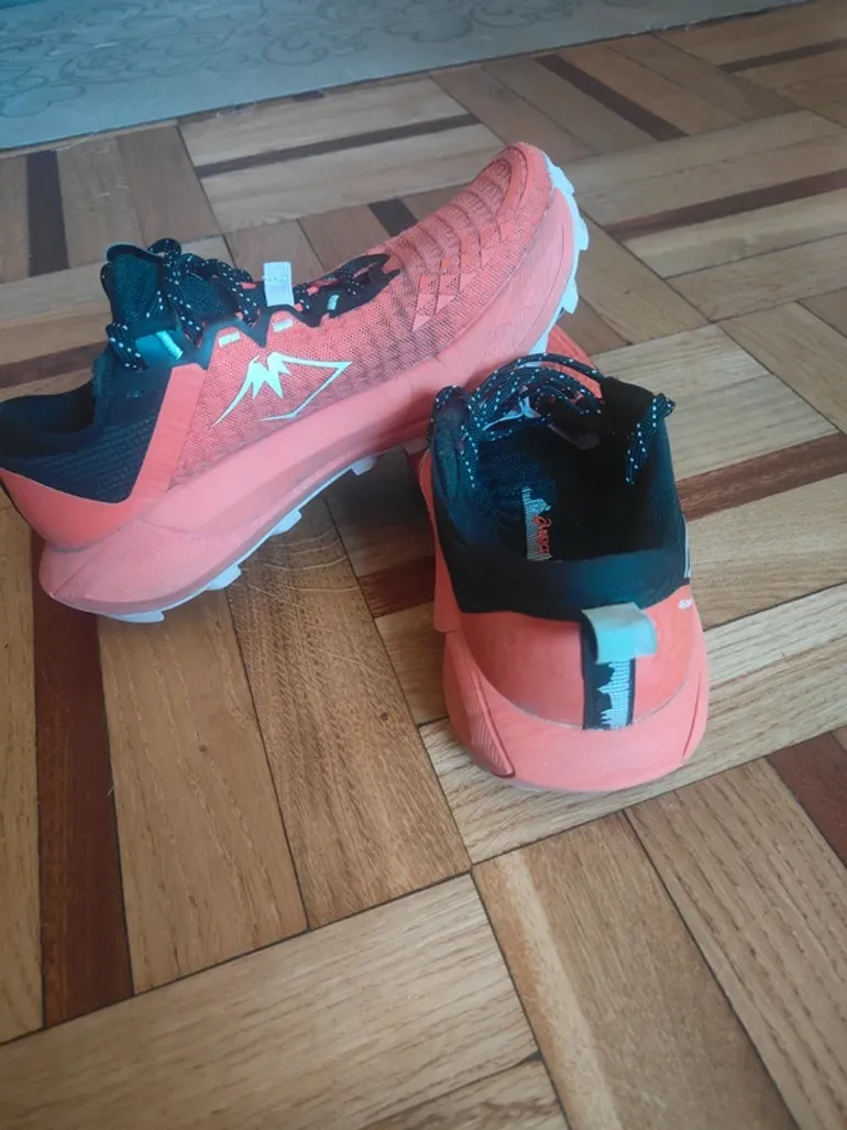 Used Asics Trail running shoes bike — image 2 of 7