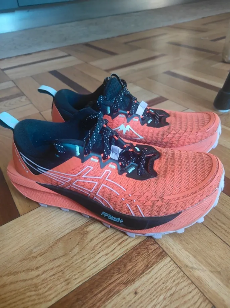 Used Asics Trail running shoes bike — image 3 of 7