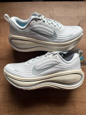 Nike Vomero Plus Running Shoes usato