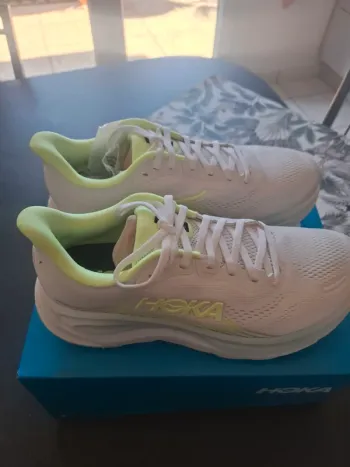 Hoka Clifton 11 Running Shoes usato