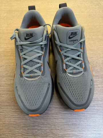 Nike Vomero 18 Running Shoes usato