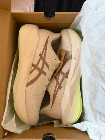 Używany Asics Nova Blast 6 Running Shoes