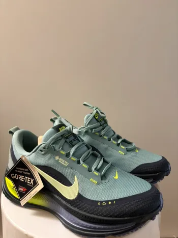 Used Nike Vomero 18 GTX bike — image 3 of 11