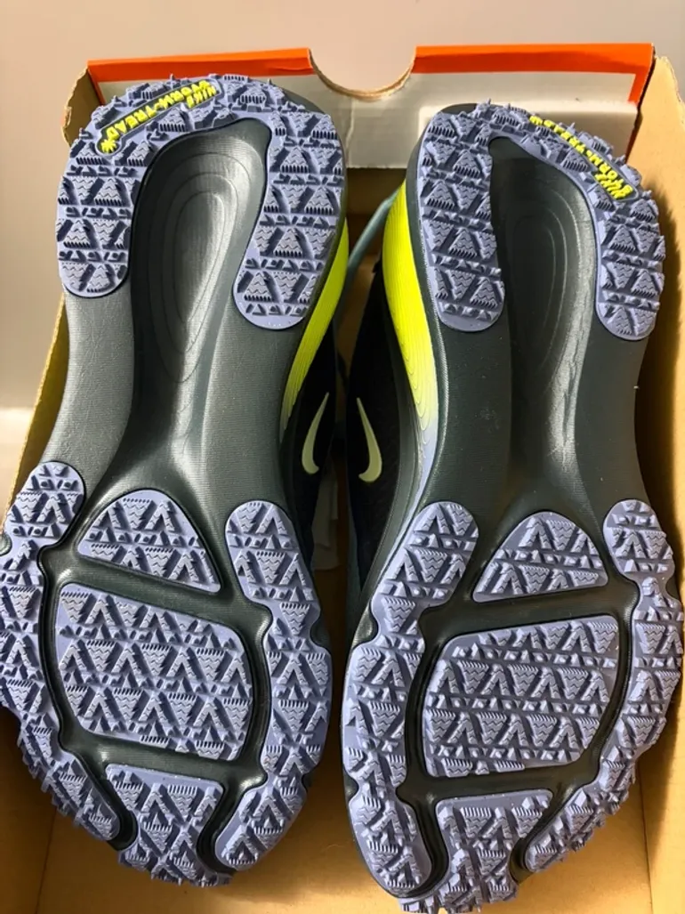 Used Nike Vomero 18 GTX bike — image 5 of 11