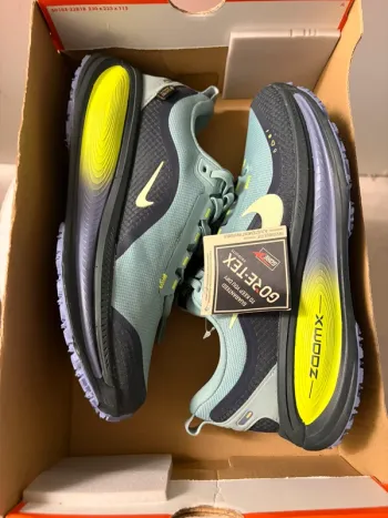 Used Nike Vomero 18 GTX bike — image 11 of 11