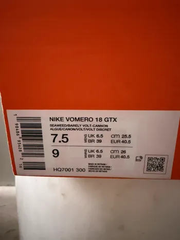 Used Nike Vomero 18 GTX bike — image 10 of 11