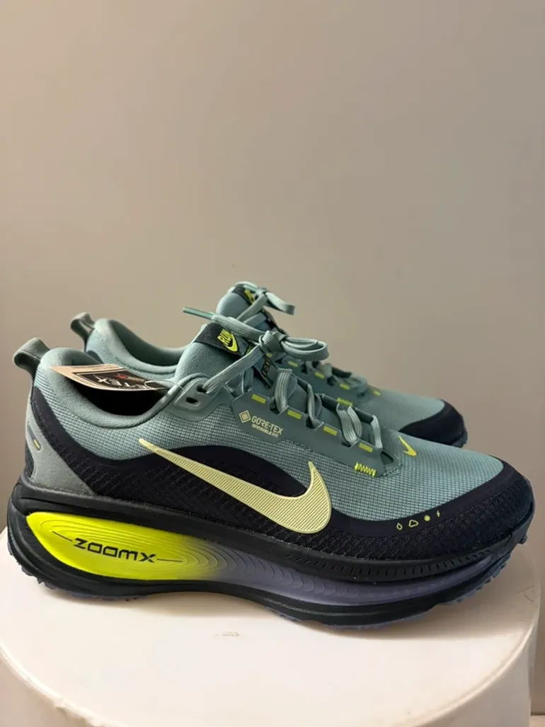 Used Nike Vomero 18 GTX bike — image 9 of 11