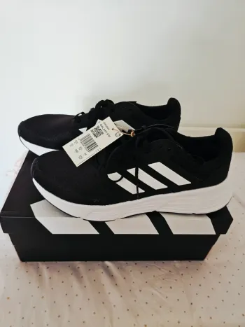 Adidas Basket homme Running Shoes usato