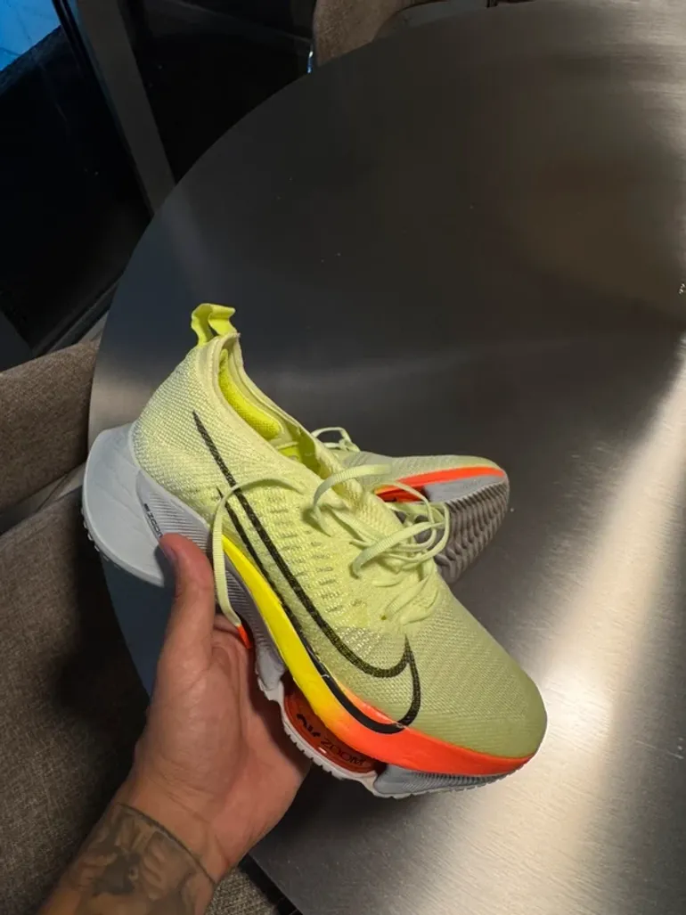 Brugt Nike Air Zoom Tempo NEXT% bike — billede 2 af 7