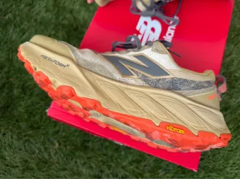 New Balance Hierro Foam V9 bike usato — immagine 2 di 11