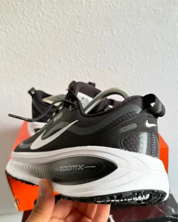 Nike Vomero 18 GTX bike usato — immagine 7 di 10