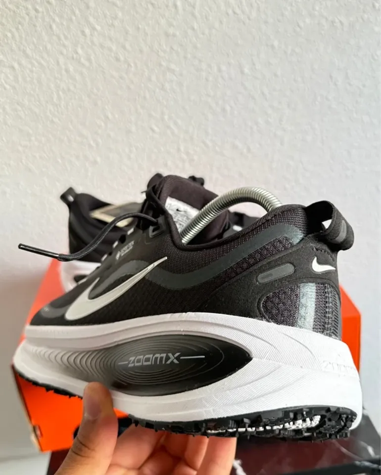 Nike Vomero 18 GTX bike usato — immagine 7 di 10