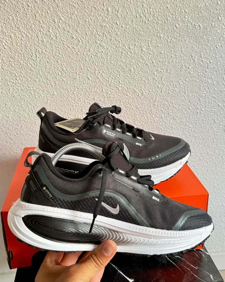 Nike Vomero 18 GTX bike usato — immagine 9 di 10