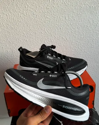 Nike Vomero 18 GTX bike usato — immagine 6 di 10