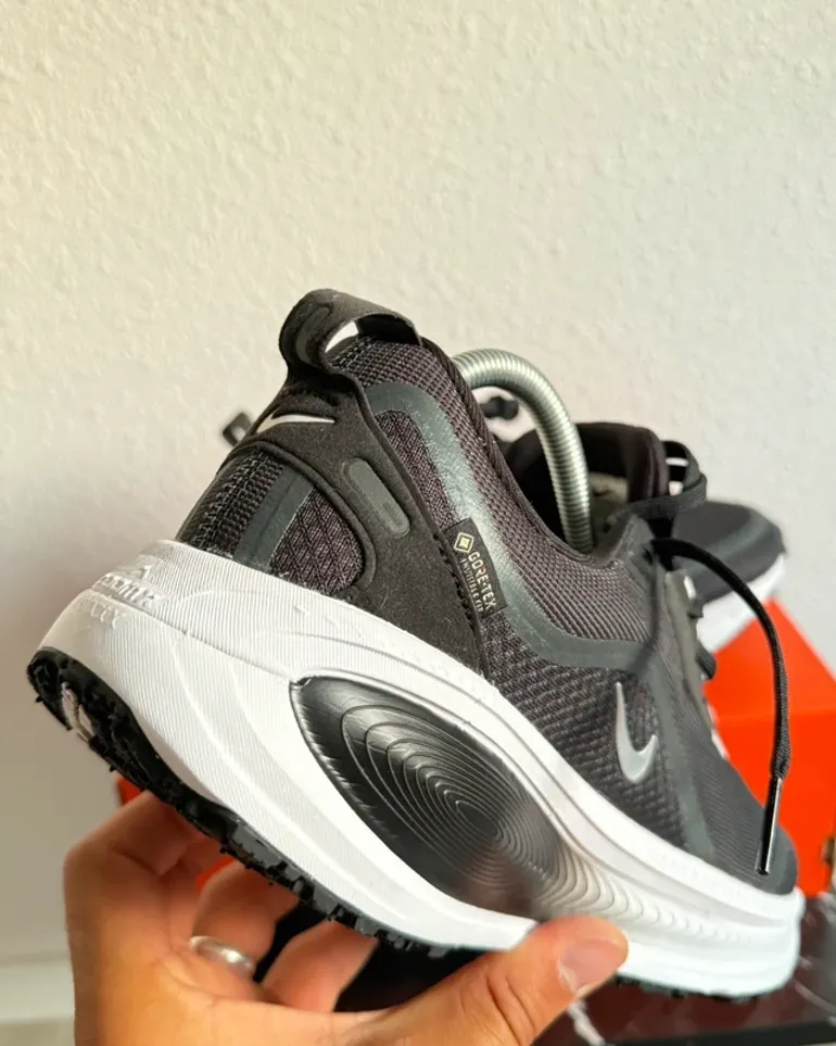Nike Vomero 18 GTX bike usato — immagine 8 di 10