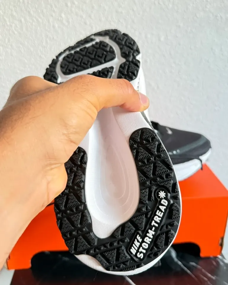 Nike Vomero 18 GTX bike usato — immagine 5 di 10