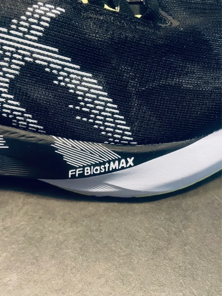 Asics Novablast 5 bike d'occasion — image 7 sur 7