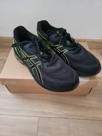 Used Asics Baskets Running Shoes