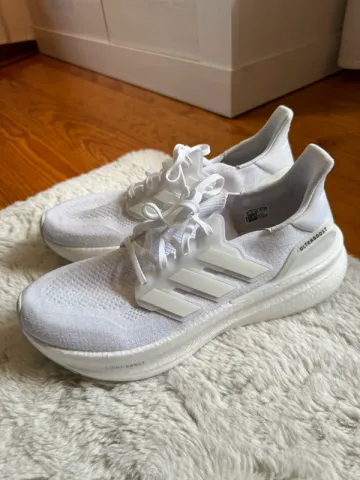 Brugt Adidas Ultraboost Light Running Shoes
