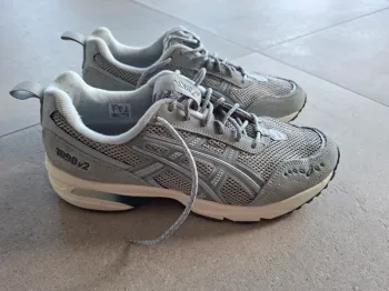 Asics Gel-1090 v2 Running Shoes usato