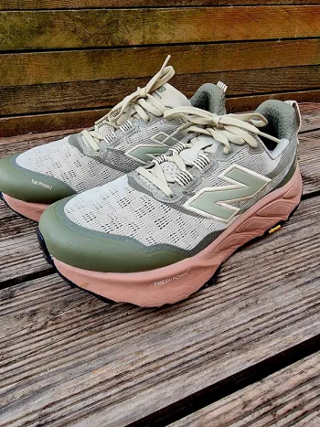 New Balance Hierro V9 bike usato — immagine 2 di 9