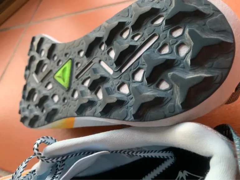 Used Asics FujiSpeed bike — image 4 of 5