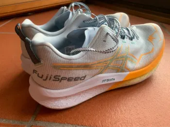 Used Asics FujiSpeed bike — image 3 of 5