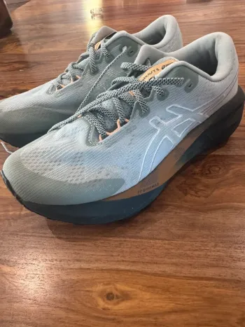 Gebrauchtes Asics Novablast 5 TR Running Shoes